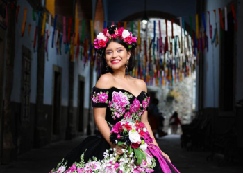 The beauty of the traditional Mexican costume