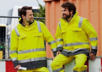 High-Visibility Safety Apparel: Need and Benefits That You Should Know About