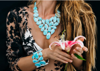 What does Larimar Jewelry symbolize?