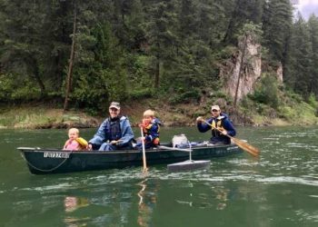 Kayaking and Canoeing With Kids in the Spring: Tips for a Fun and Safe Outing