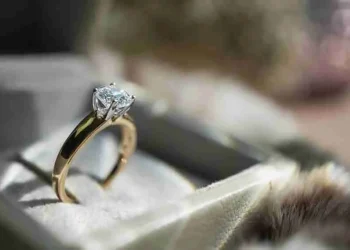 Customized vs Ready-Made Diamond Couple Rings: Which is Better?