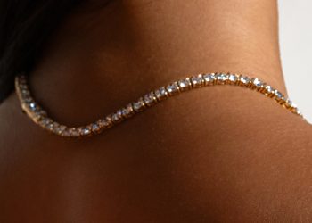 The Balance of Simplicity and Luxury in Modern Diamond Necklaces